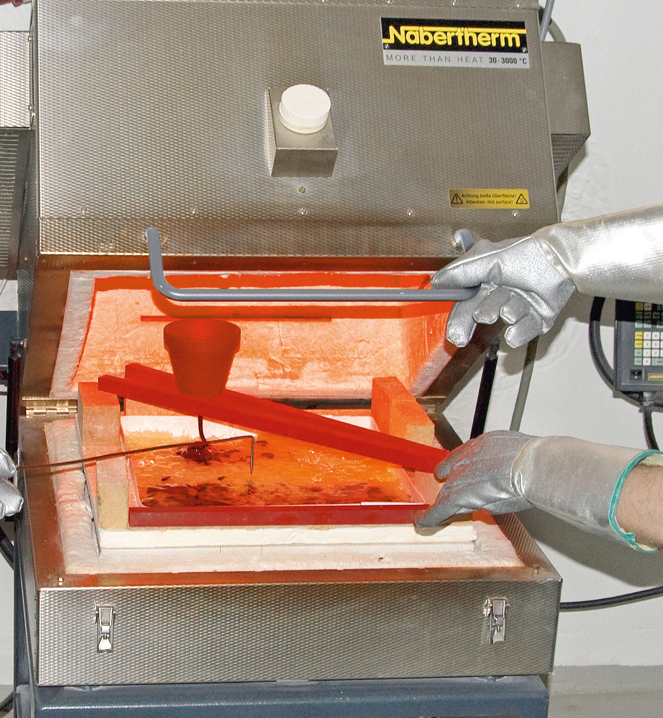 Four fusing Nabertherm GF600 avec régulation AC590